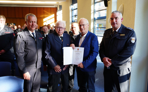 FW Mechernich: Jahresdienstbesprechung der stÀdtischen Feuerwehr am 09. Mai 2025 - Foto: presseportal.de FW Mechernich: Jahresdienstbesprechung der stÀdtischen Feuerwehr am 09. Mai 2025 - Foto: presseportal.de