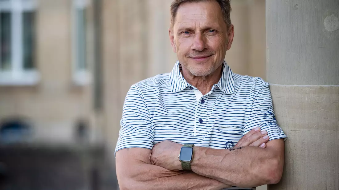 Liane statt Leichenfund: «Tatort»-Kommissar Richy Müller probiert sich nun im Dschungel aus. (Archivfoto) - Bild: Christoph Schmidt/dpa
