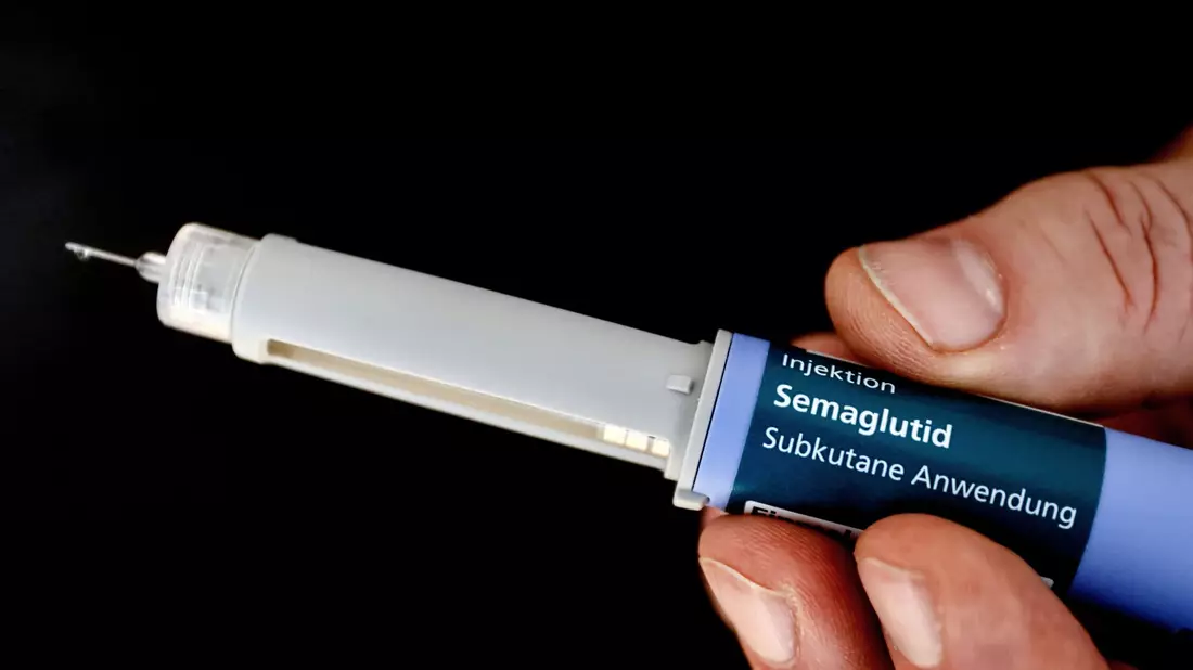 Der Wirkstoff Semaglutid signalisiert dem Gehirn, dass etwas gegessen wurde und es ein Sättigungsempfinden entwickeln könne. (Symbolbild) - Bild: Roberto Pfeil/dpa