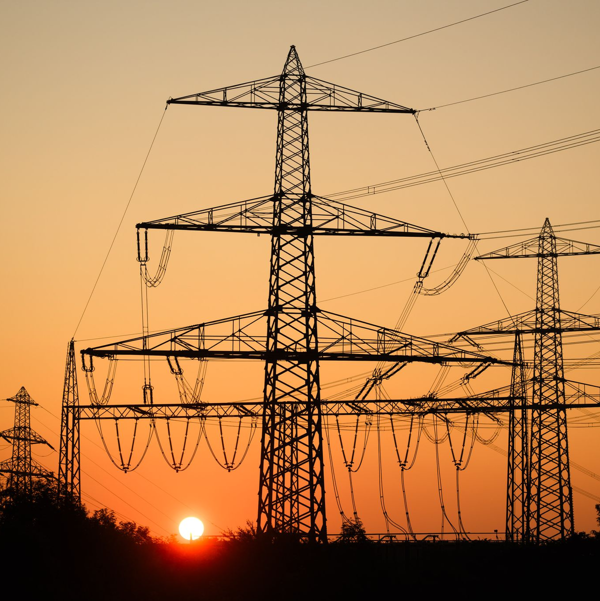 Stromkunden können mit Entlastung bei Netzentgelten rechnen (Archivbild). - Foto: Julian Stratenschulte/dpa