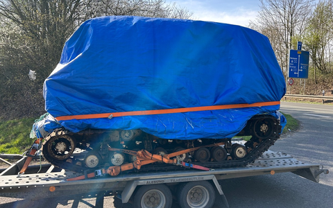 HZA-BI: Kettenfahrzeug aus dem Zweiten Weltkrieg auf der A2/Bielefelder Zoll stoppt Gespann ohne Zolldokumente - Foto: presseportal.de HZA-BI: Kettenfahrzeug aus dem Zweiten Weltkrieg auf der A2/Bielefelder Zoll stoppt Gespann ohne Zolldokumente - Foto: presseportal.de