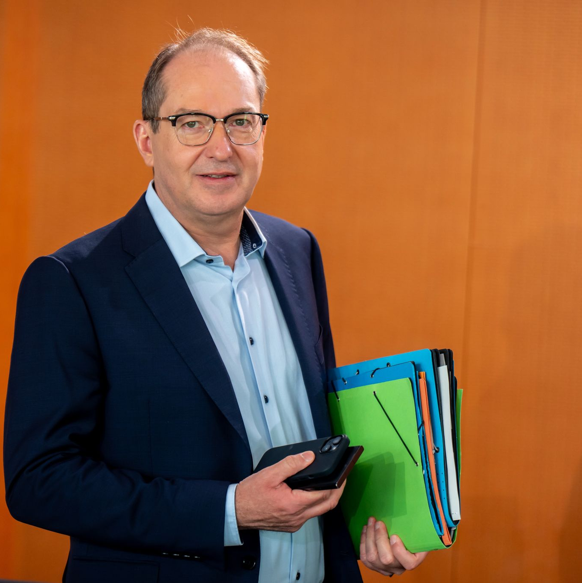 Zum ersten Mal wird die Statistik zur politisch motivierten Kriminalität von Bundesinnenminister Alexander Dobrindt (CSU) vorgestellt. Erhoben wurden die Daten dafür vor seinem Amtsantritt. (Archivfoto) - Foto: Michael Kappeler/dpa