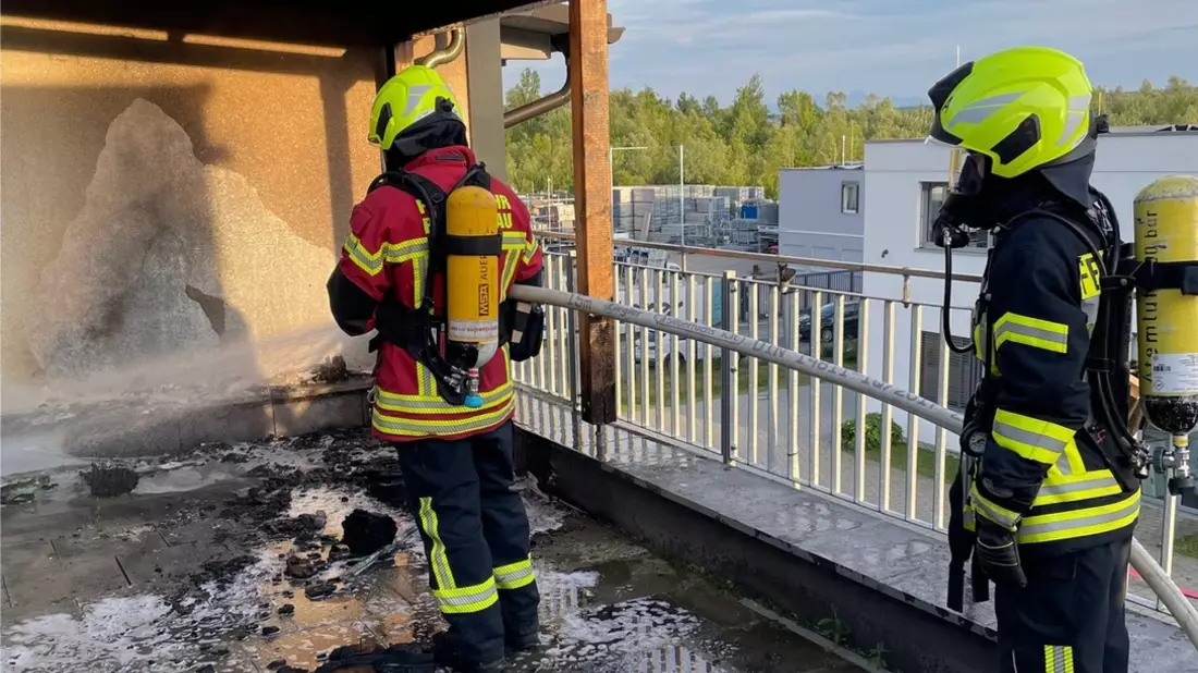 FW Reichenau: Brand auf Balkon gelöscht, Reichenau-Lindenbühl, 19.05.2025 - Bild: presseportal.de