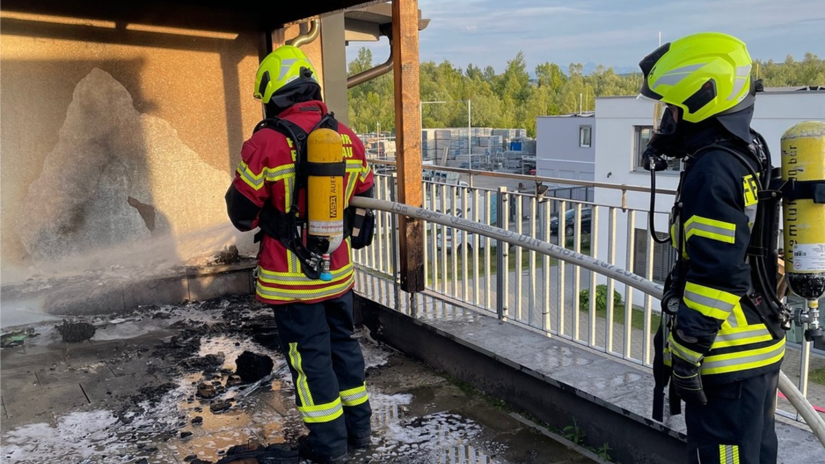 FW Reichenau: Brand auf Balkon gelöscht, Reichenau-Lindenbühl, 19.05.2025 - Foto: presseportal.de