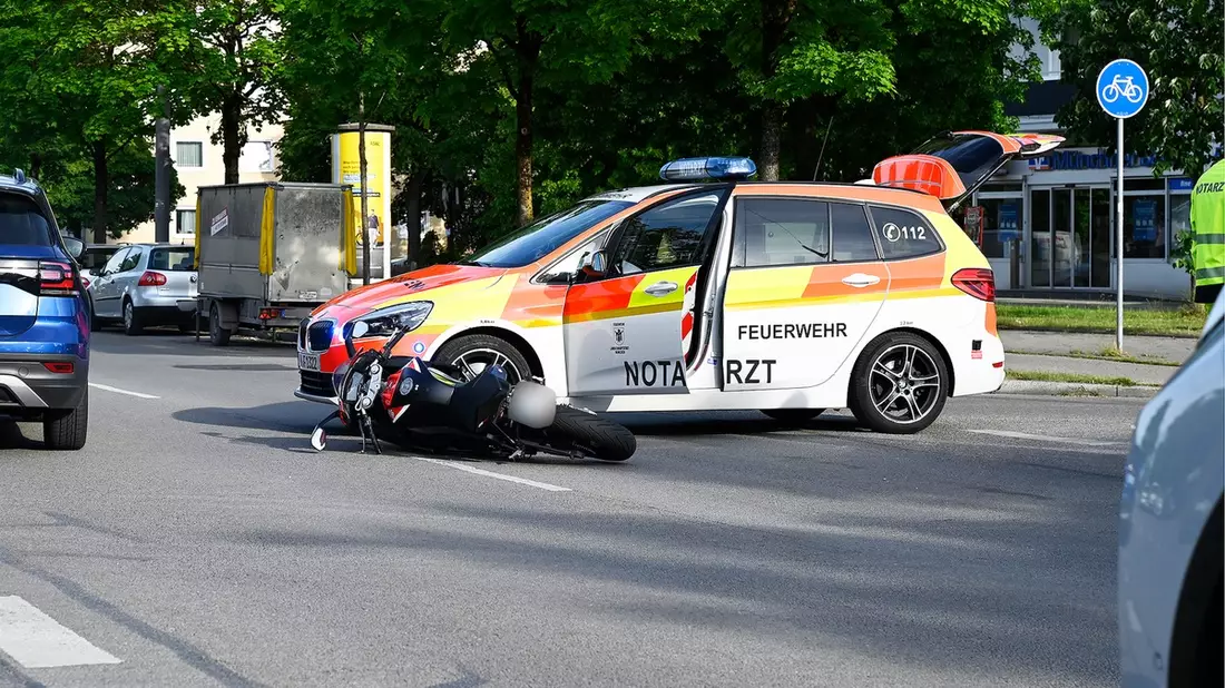 FW-M: Einsatzfahrt mit Blechschaden (Berg am Laim) - Bild: presseportal.de