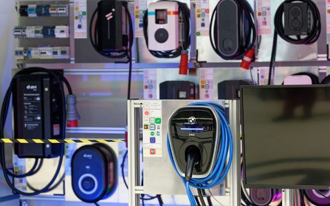 Die Bundesnetzagentur hat die elektrische Sicherheit von Wallboxen geprüft und festgestellt: Keine Gefahren für die Nutzerinnen und Nutzer. Auch die Funktechnik funktionierte. (Symbolbild) - Foto: Henning Kaiser/dpa