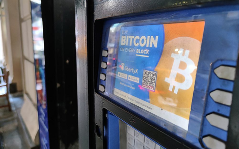 Bitcoin-Geldautomat (Archiv) - Foto: über dts Nachrichtenagentur