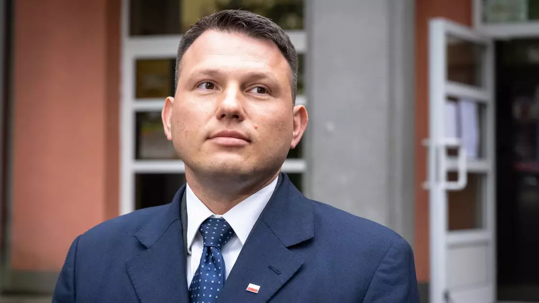 Der rechtsradikale polnische Präsidentschaftskandidat Slawomir Mentzen, der als Drittplatzierter nach der ersten Wahlrunde ausgeschieden ist, will Einfluss auf die Stichwahl nehmen. (Archivbild) - Bild: Tytus Zmijewski/PAP/dpa