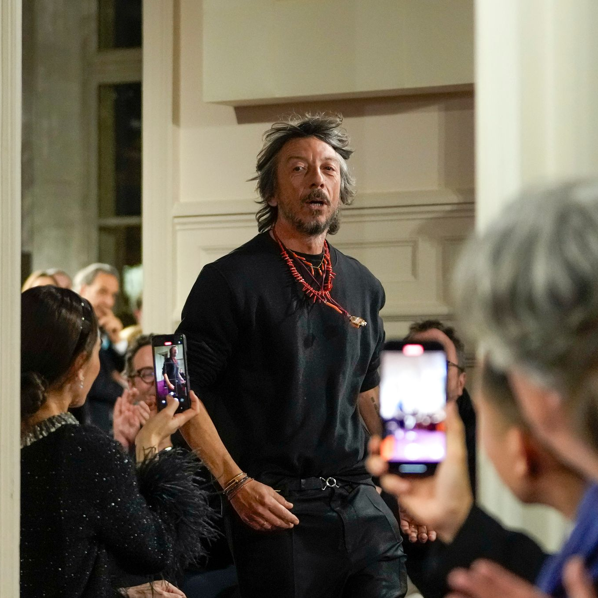 Pierpaolo Piccioli (56) war über zwei Jahrzehnte bei Valentino tätig. (Archivbild) - Foto: Thibault Camus/AP/dpa