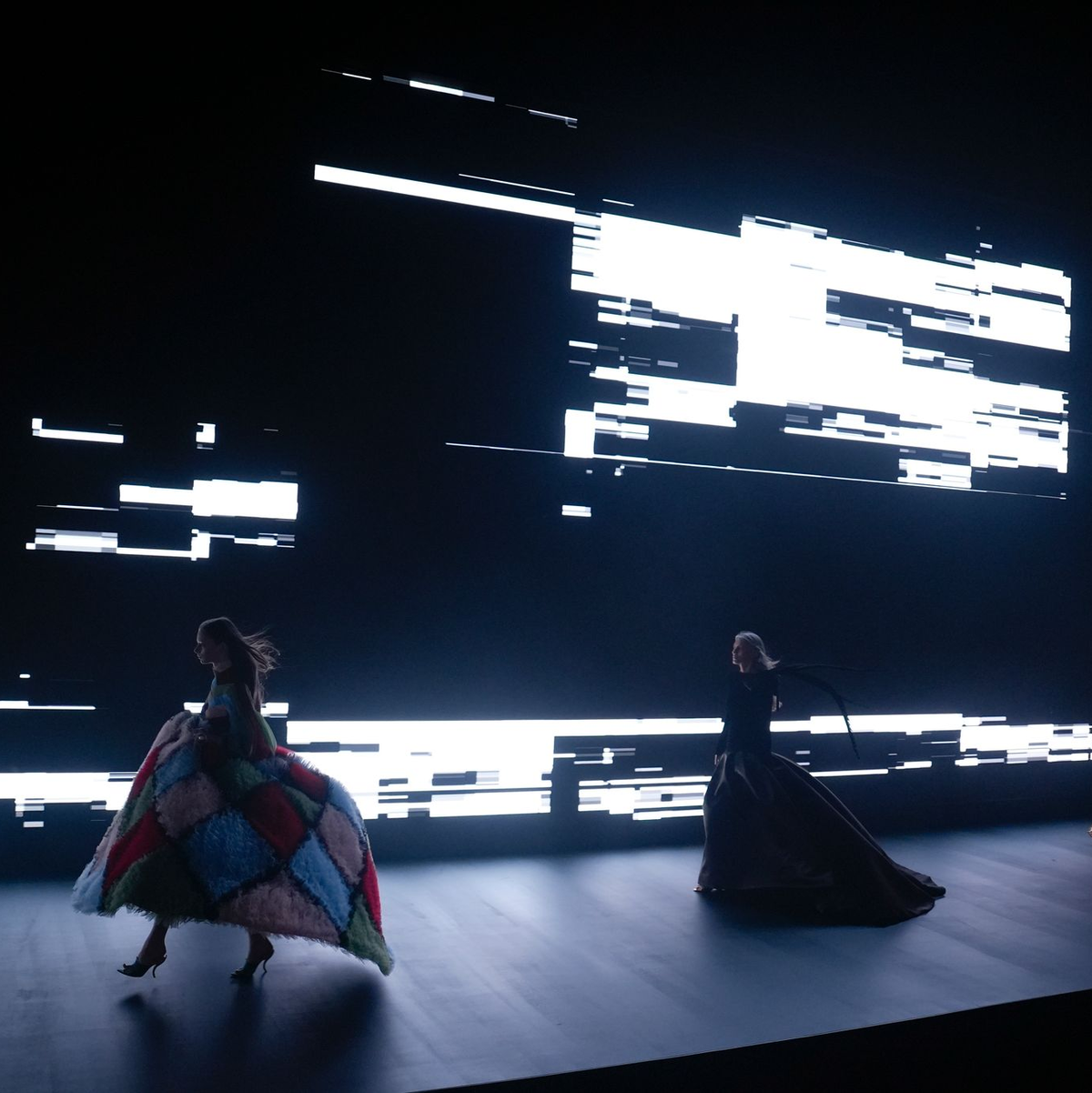 Picciolis Ästhetik dürfte näher an den Wurzeln des Gründers des Hauses, Cristóbal Balenciaga, liegen. (Archivbild) - Foto: Lewis Joly/AP/dpa