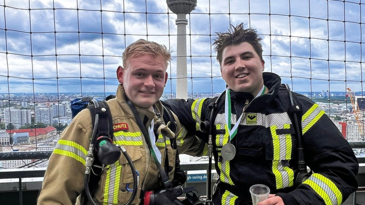 FW-OLL: 770 Stufen bis zum Ziel, Huntloser Feuerwehrmann bezwingt Park Inn Hotel in Berlin - Foto: presseportal.de