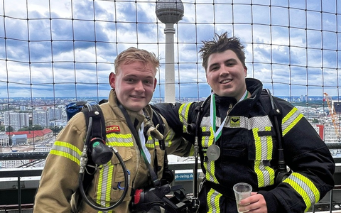 FW-OLL: 770 Stufen bis zum Ziel, Huntloser Feuerwehrmann bezwingt Park Inn Hotel in Berlin - Foto: presseportal.de FW-OLL: 770 Stufen bis zum Ziel, Huntloser Feuerwehrmann bezwingt Park Inn Hotel in Berlin - Foto: presseportal.de