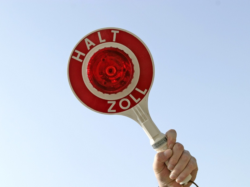 HZA-AC: Taxifahrerinnen und Taxifahrer in der Region erhalten vermutlich nicht immer den Mindestlohn / Zoll kontrolliert das Taxi- und Mietwagengewerbe in Aachen und der StädteRegion - Foto: presseportal.de