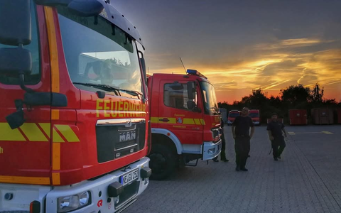 FW Grevenbroich: Feuerwehr sucht Gleitschirmflieger im Kraftwerk Neurath - Foto: presseportal.de