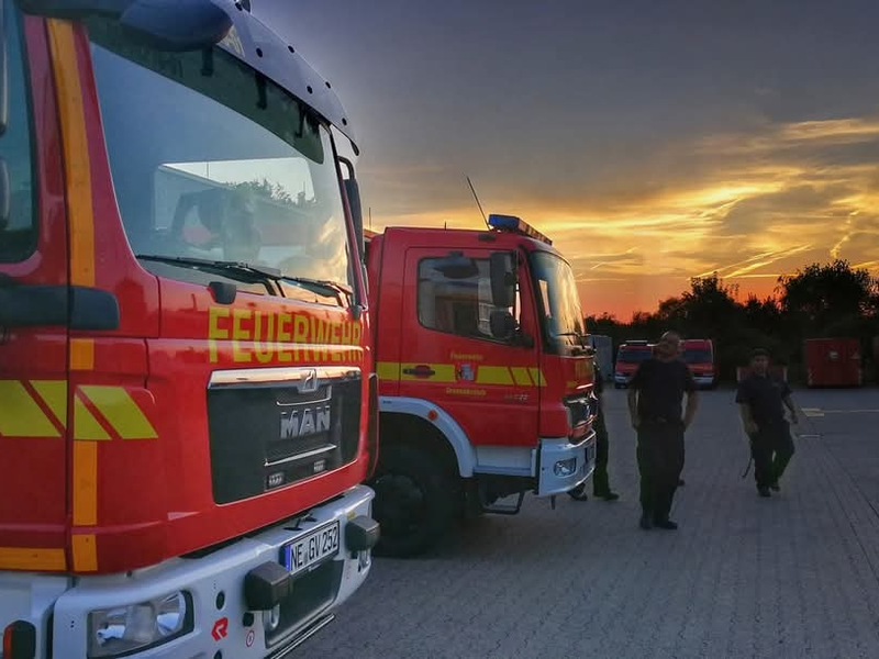 FW Grevenbroich: Feuerwehr sucht Gleitschirmflieger im Kraftwerk Neurath - Foto: presseportal.de