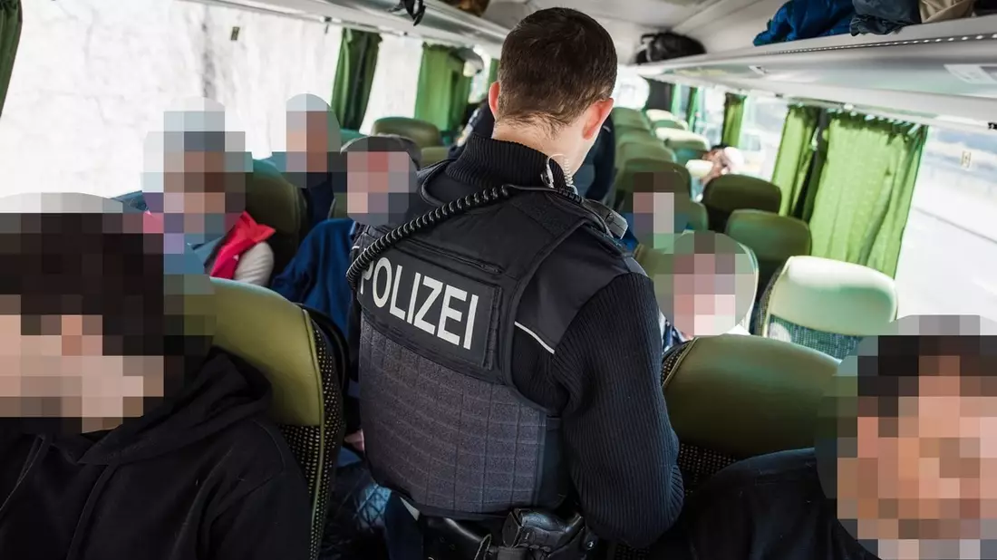 Bundespolizeidirektion München: Bei Visabeantragung getäuscht/ Bundespolizei weist Afghanen zurück - Bild: presseportal.de