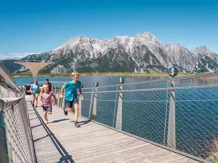 Coolcation in Saalfelden Leogang: Abkühlen am Wasserfall, beim Waldbaden und beim Sprung in den Ritzensee - Foto: presseportal.de