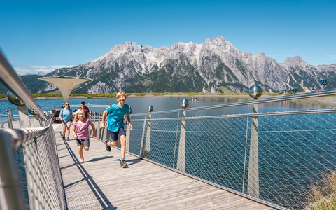 Coolcation in Saalfelden Leogang: Abkühlen am Wasserfall, beim Waldbaden und beim Sprung in den Ritzensee - Foto: presseportal.de