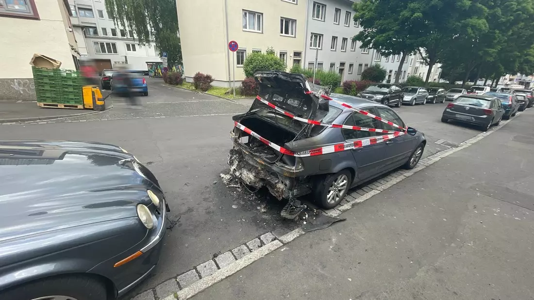 POL-KS: Nächtlicher BMW-Brand in Schäfergasse: Kripo ermittelt wegen Brandstiftung und sucht Zeugen - Bild: presseportal.de