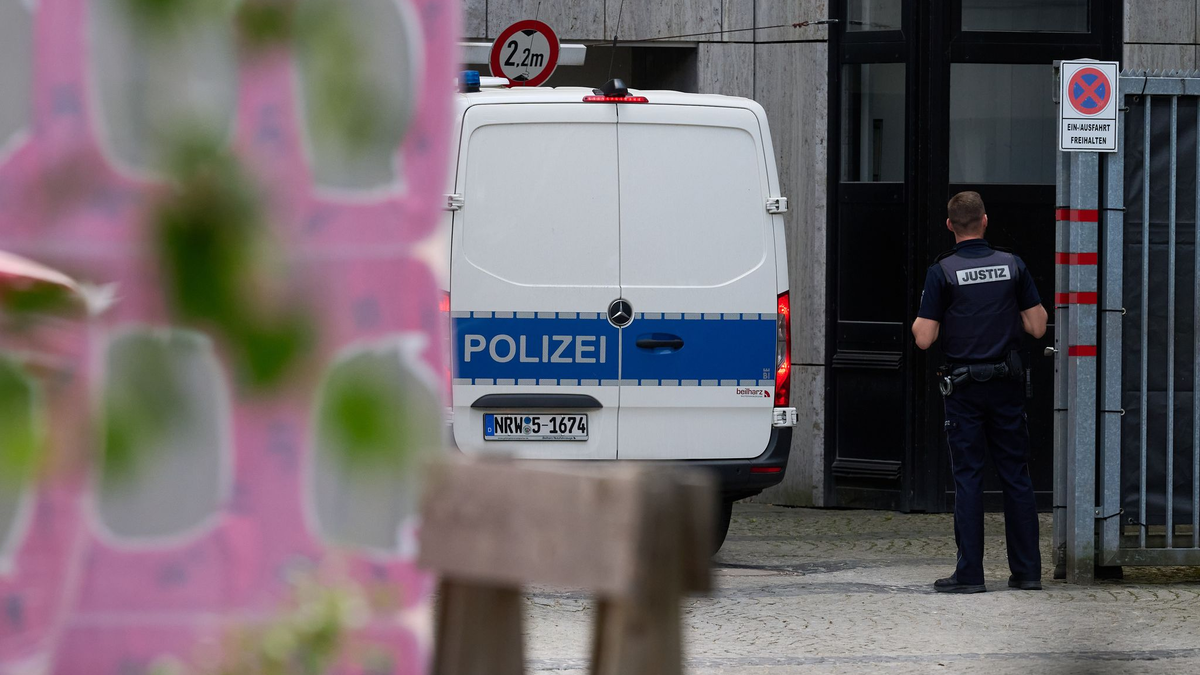 Im Landgericht Bielefeld wurde der Tatverdächtige einem Haftrichter vorgeführt.  - Foto: Bernd Thissen/dpa