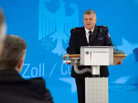 HZA-N: Dr. Jörg Ochs als neuer Direktionspräsident der Generalzolldirektion und Chief Digital Customs Officer eingeführt - Foto: Zoll, presseportal.de