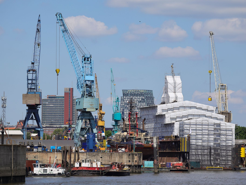 «Das Reparaturgeschäft läuft gut, der Marineschiffbau läuft gut», sagt der Präsident des Verbands für Schiffbau und Meerestechnik VSM, Harald Fassmer. - Foto: Christian Charisius/dpa