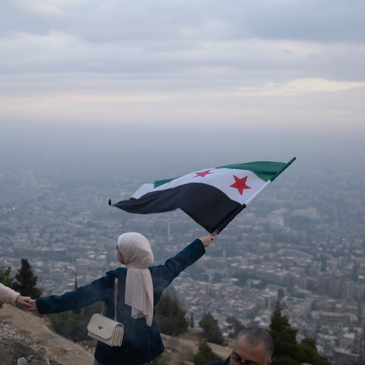 Die EU will mit der Aufhebung der Wirtschaftssanktionen den Wiederaufbau Syriens ermöglichen. - Foto: Leo Correa/AP/dpa