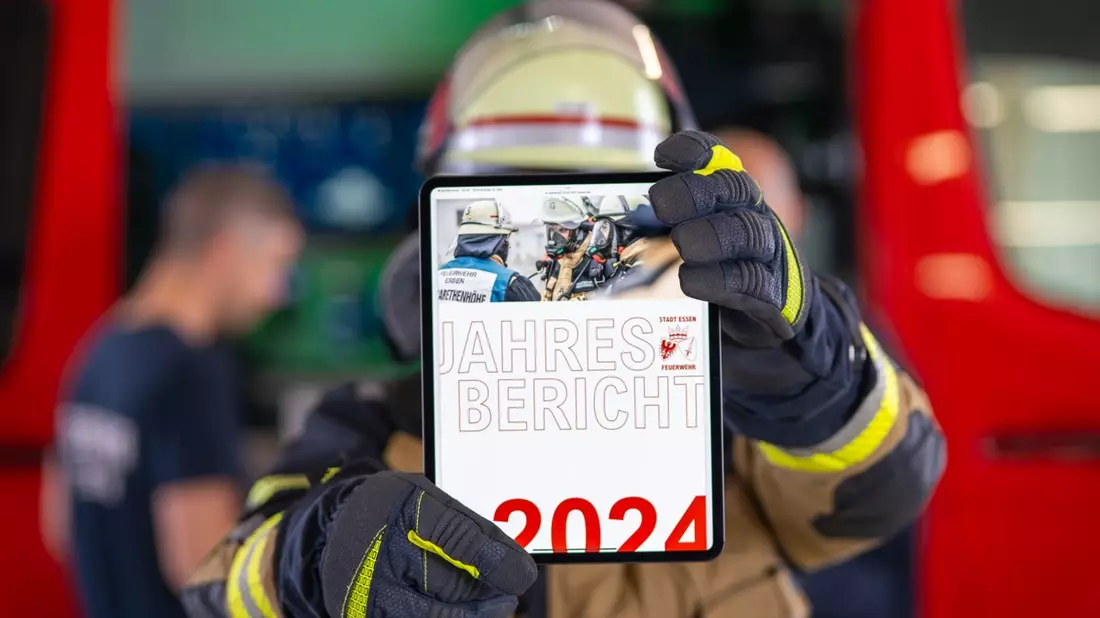 FW-E: 2024 - Wichtige Entwicklungsschritte und herausfordernde Einsätze für die Feuerwehr Essen: Vorstellung des Jahresberichtes 2024 - Bild: presseportal.de