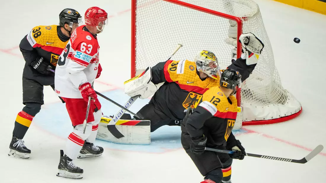 Torhüter Philipp Grubauer überzeugt gegen Dänemark. - Bild: Bo Amstrup/Ritzau Scanpix Foto/AP/dpa