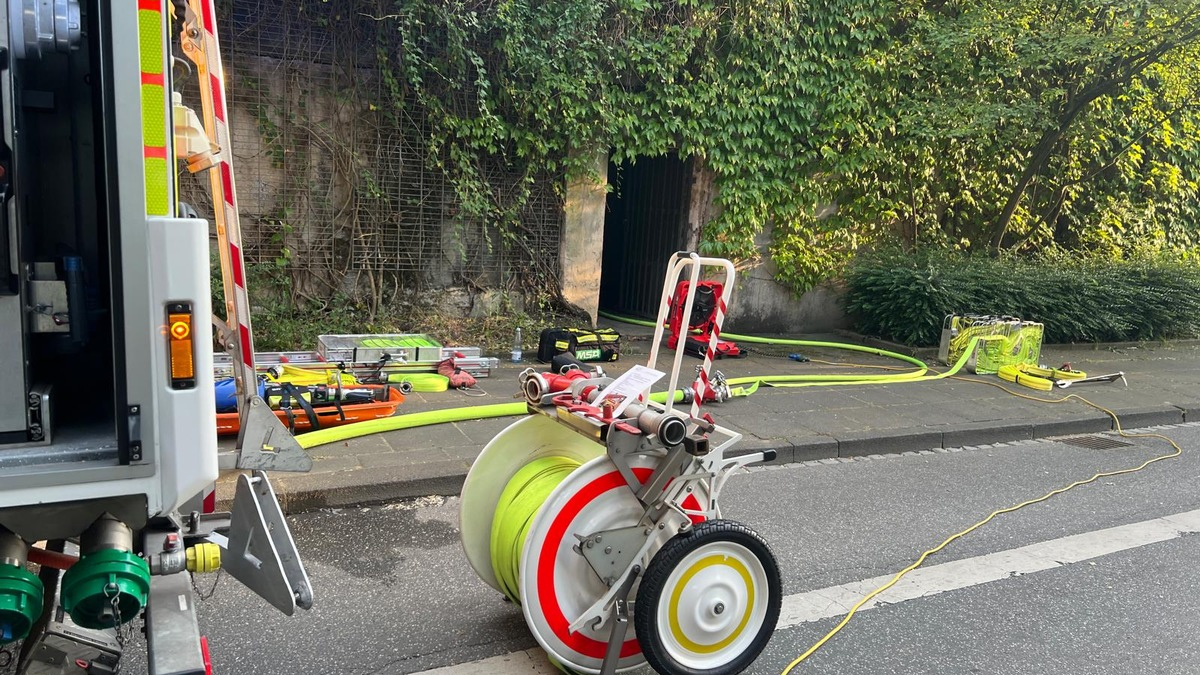 FW-BN: Rauchentwicklung aus einer stillgelegten Bunkeranlage - Folge war ein Zeit- und materialintensiver Feuerwehreinsatz - Foto: presseportal.de