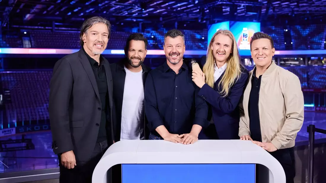 Uwe Krupp Matthias Killing Rick Goldmann Christoph Icke Dommisch Basti Schwele ran Eishockey live - Bild: Joyn/ProSieben/Theis Poulsen, presseportal.de