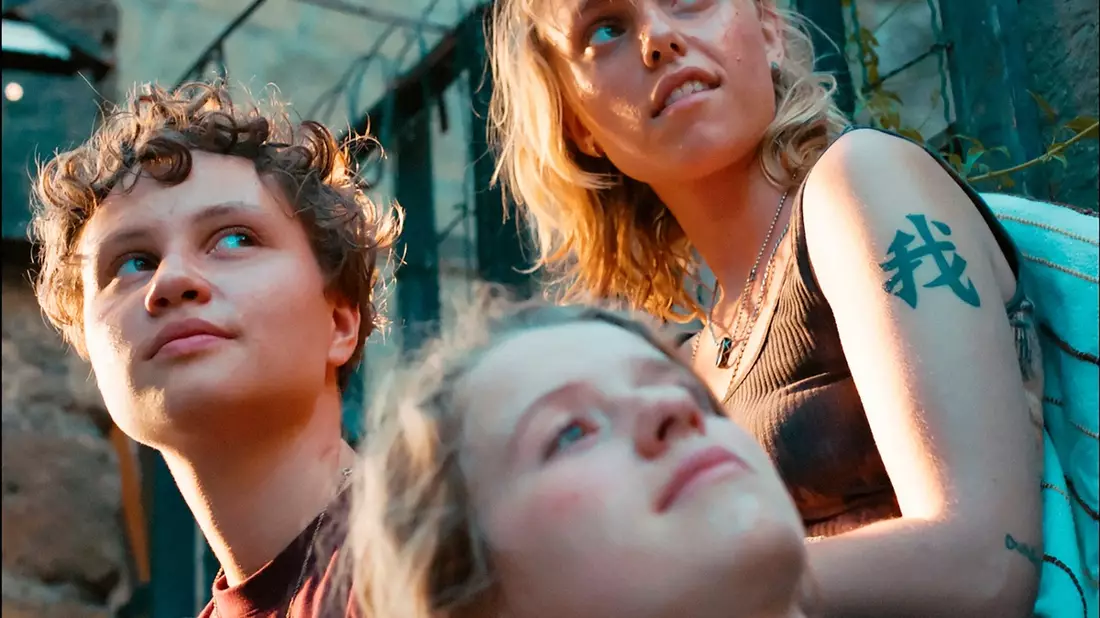 ARD Debüt im Juni: Dead Girls Dancing - ein poetischer Roadtrip ins Ungewisse | Ab 28. Mai 2025 in der ARD Mediathek und am Sonntag, 1. Juni 2025, um 00:05 Uhr im Ersten - Bild: presseportal.de
