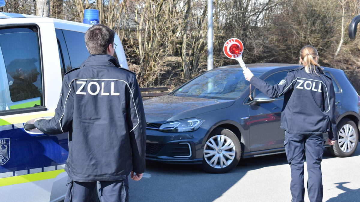 HZA-A: Taxi- und Mietwagenbranche unter die Lupe genommen/Augsburger Zoll führt regionale Sonderprüfung durch - Foto: presseportal.de