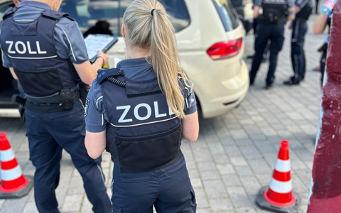 HZA-GI: Hauptzollamt Gießen nimmt Taxi- und Mietwagengewerbe unter die Lupe - mehrere Verstöße festgestellt - Foto: presseportal.de HZA-GI: Hauptzollamt Gießen nimmt Taxi- und Mietwagengewerbe unter die Lupe - mehrere Verstöße festgestellt - Foto: presseportal.de