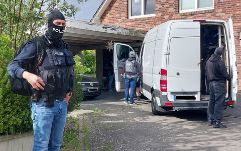 BPOLD-BBS: Schleusungskriminalität - Bundespolizei durchsucht zahlreiche Objekte in neun Bundesländern und vollstreckt drei Haftbefehle - Foto: presseportal.de