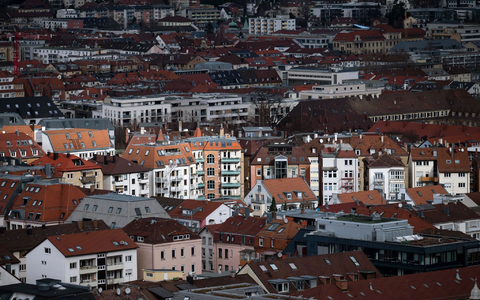 In Metropolen wie Stuttgart sind Wohnungen knapp und teuer. - Foto: Marijan Murat/dpa
