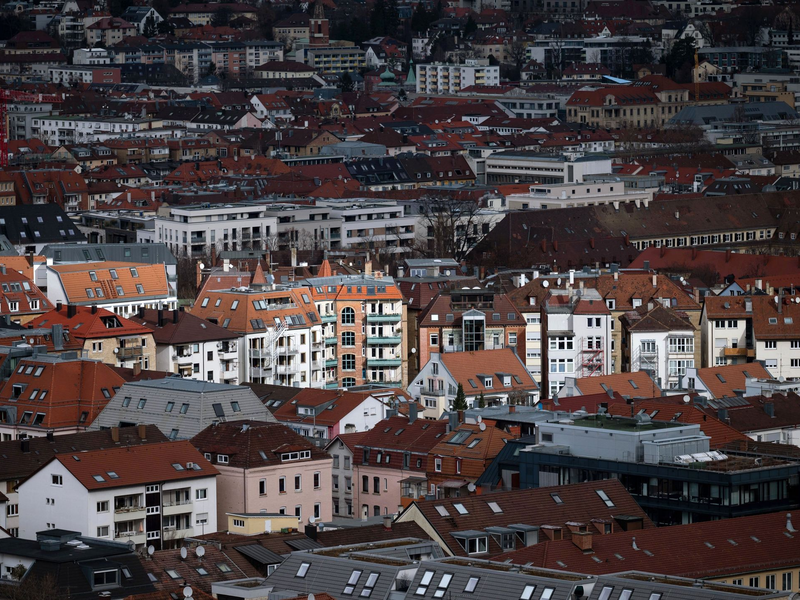 In Metropolen wie Stuttgart sind Wohnungen knapp und teuer. - Foto: Marijan Murat/dpa