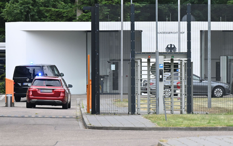 Die Bundesanwaltschaft ließ die Jugendlichen festnehmen und nach Karlsruhe bringen. - Foto: Uli Deck/dpa