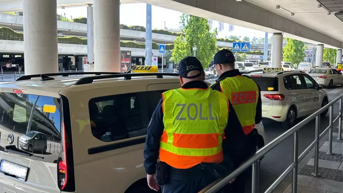 GZD: Zoll prüft Taxi- und Mietwagengewerbe/ Bundesweite Maßnahmen der Finanzkontrolle Schwarzarbeit - Bild: presseportal.de