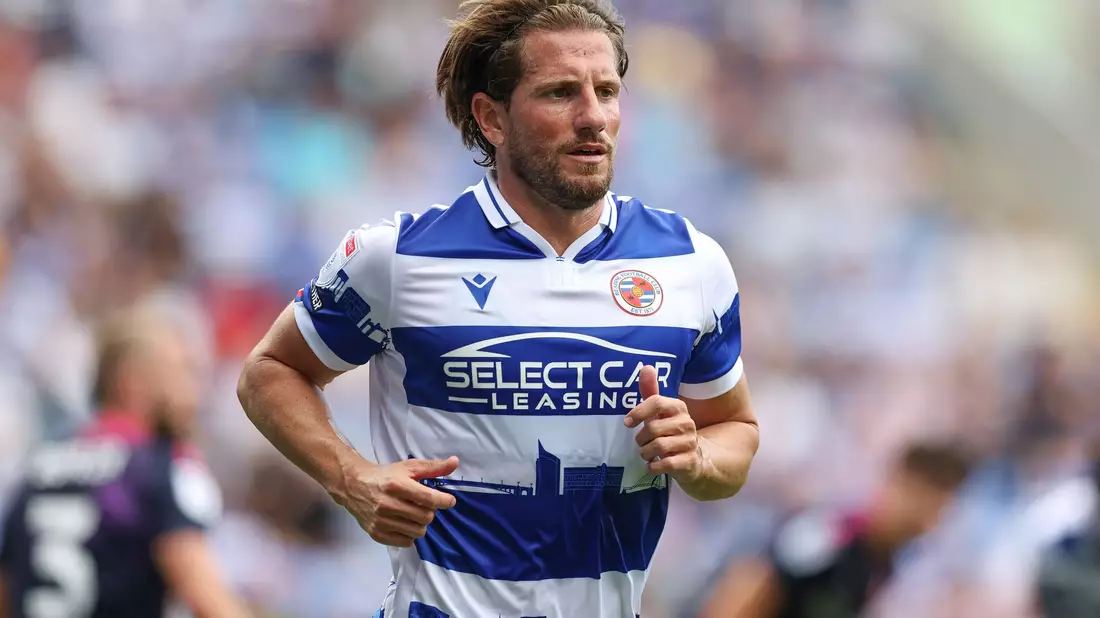 Sam Hutchinson erlitt einen Herzinfarkt - während des Spiels. - Bild: Kieran Cleeves/PA Wire/dpa