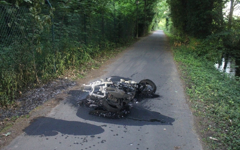 POL-DN: Gestohlener Roller ausgebrannt auf Feldweg aufgefunden - Foto: presseportal.de