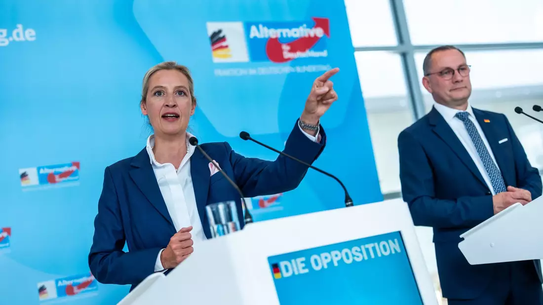 Die AfD fühlt sich durch das Verhalten der anderen Fraktionen benachteiligt. (Archivbild) - Bild: Michael Kappeler/dpa