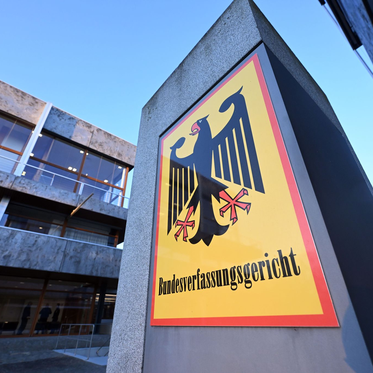 Hinter den Kulissen wird in der Regierung Merz um eine Mehrheit für neue Verfassungsrichter gerungen. (Foto Archiv) - Foto: Uli Deck/dpa