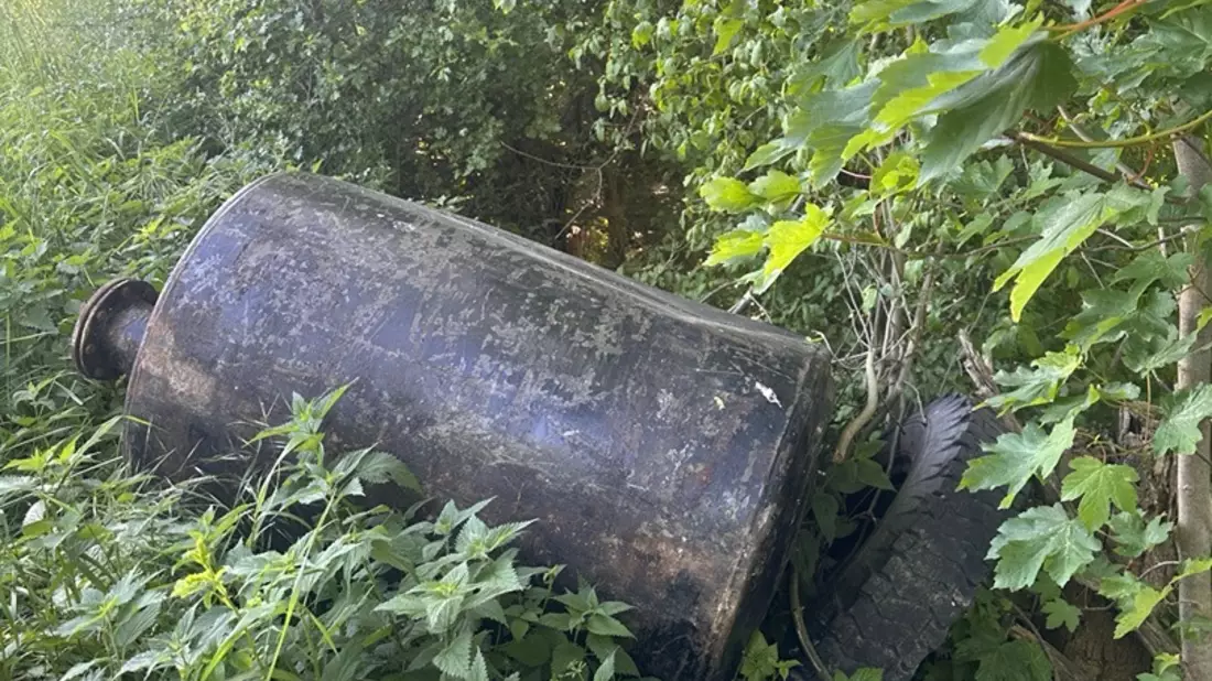 POL-HI: Heizöltank illegal in der Natur entsorgt - Bild: presseportal.de