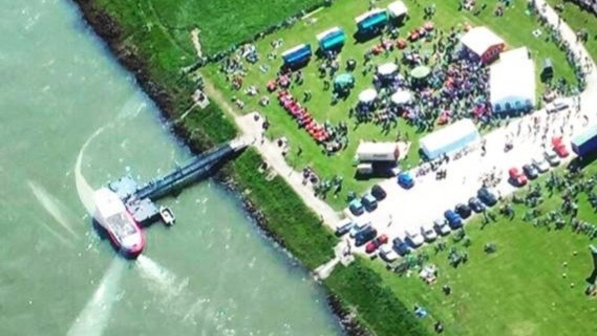 Feuerwehr Kalkar: Biwak in Grieth am Rhein - Foto: presseportal.de