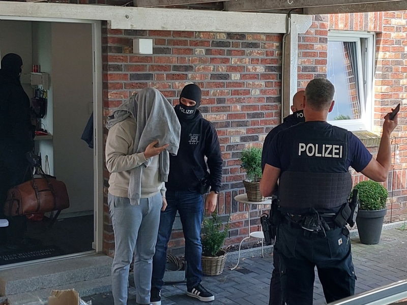 BPOLD-BBS: Bundespolizei gelingt Schlag gegen in neun Bundesländern tätige Schleusergruppierung - drei Hauptbeschuldigte in Schleswig- Holstein festgenommen. - Foto: presseportal.de