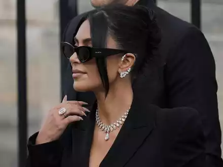 Die Staatsanwaltschaft hat für die Angeklagten im Prozess um den Raubüberfall auf Kim Kardashian zumeist hohe Haftstrafen verlangt. (Archivbild) - Foto: Aurelien Morissard/AP/dpa
