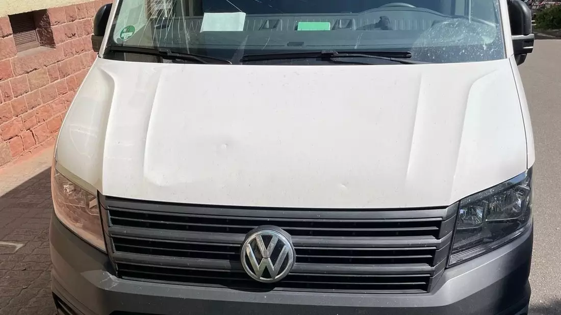 POL-PDKL: Wer hat den Transporter beschädigt? - Bild: presseportal.de