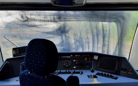 BPOLI EF: Frontscheibe eines Triebwagens beschmiert - Bundespolizei ermittelt - Foto: presseportal.de BPOLI EF: Frontscheibe eines Triebwagens beschmiert - Bundespolizei ermittelt - Foto: presseportal.de