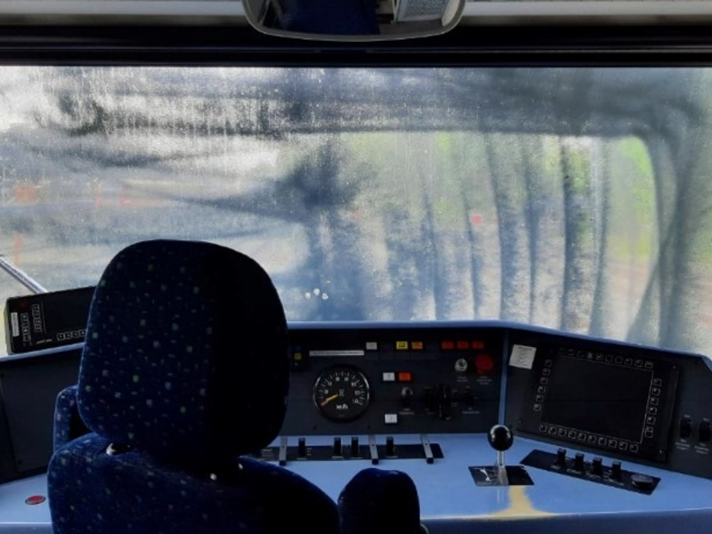 BPOLI EF: Frontscheibe eines Triebwagens beschmiert - Bundespolizei ermittelt - Foto: presseportal.de